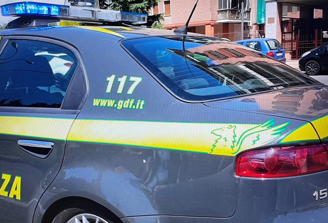 Guardia di Finanza: sequestrate 600.000 calzature prodotte in Cina ...