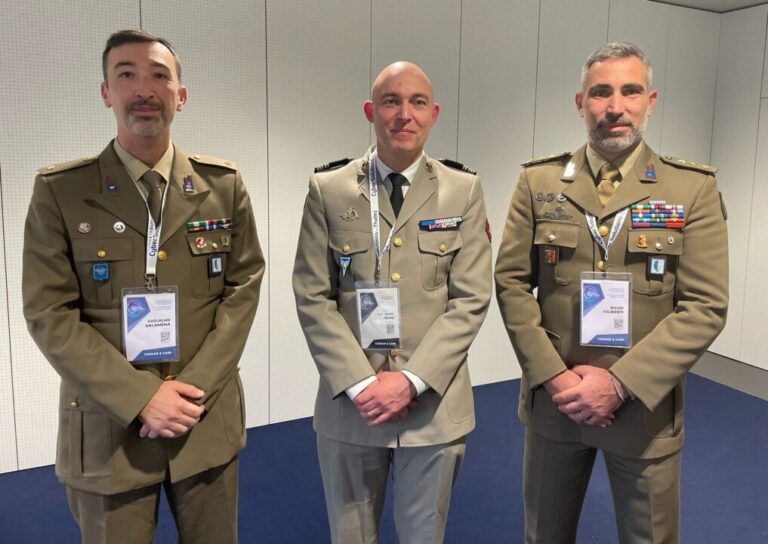 Adesivo decalcomania scatola munizioni proiettile 9 mm esercito pistola